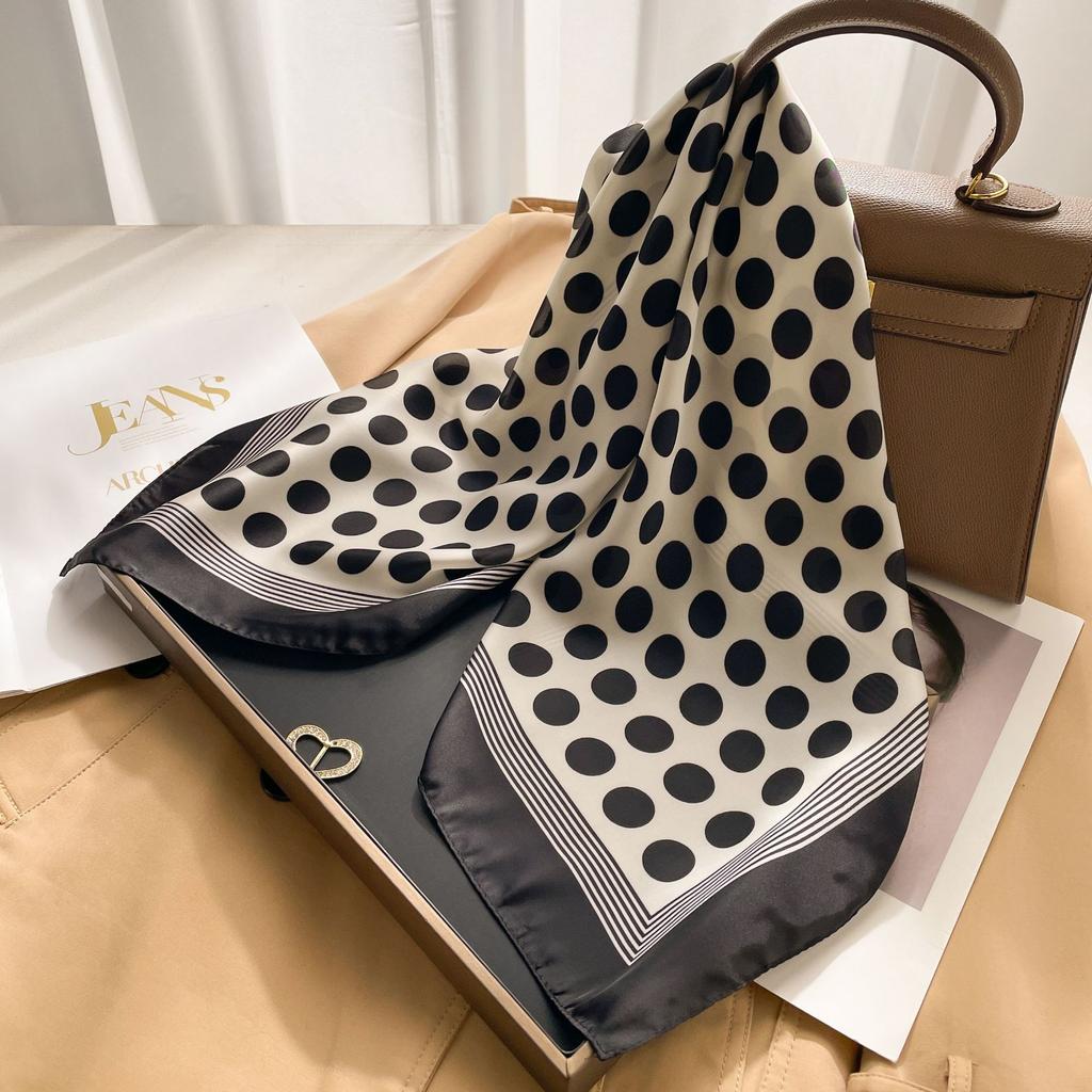 70 Small Square Scarves, Silk Scarves, Women'S Thin Versatile Sunscreen Scarves, Professional Scarves, Tied Bags, Headbands.