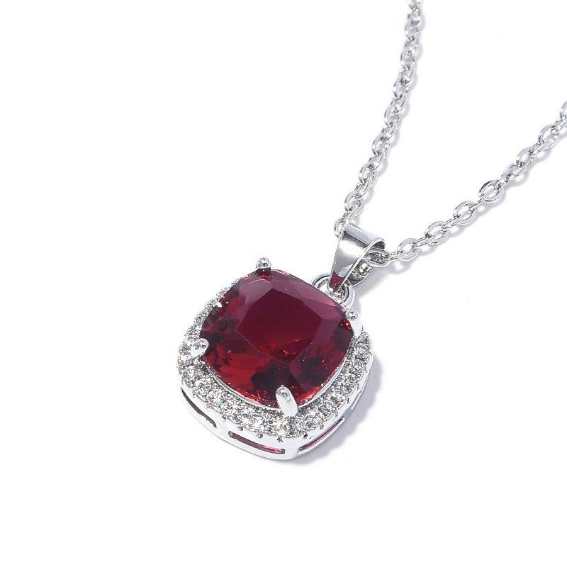 Europe and The United States Luxury Inlaid AAA Zircon Necklace Jewelry Female Fashion Square Joker High Sense Necklace.