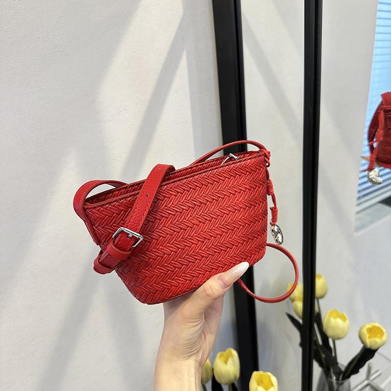 Summer high-end commuting niche mobile phone crossbody small bag women's new woven pattern bucket bag tide