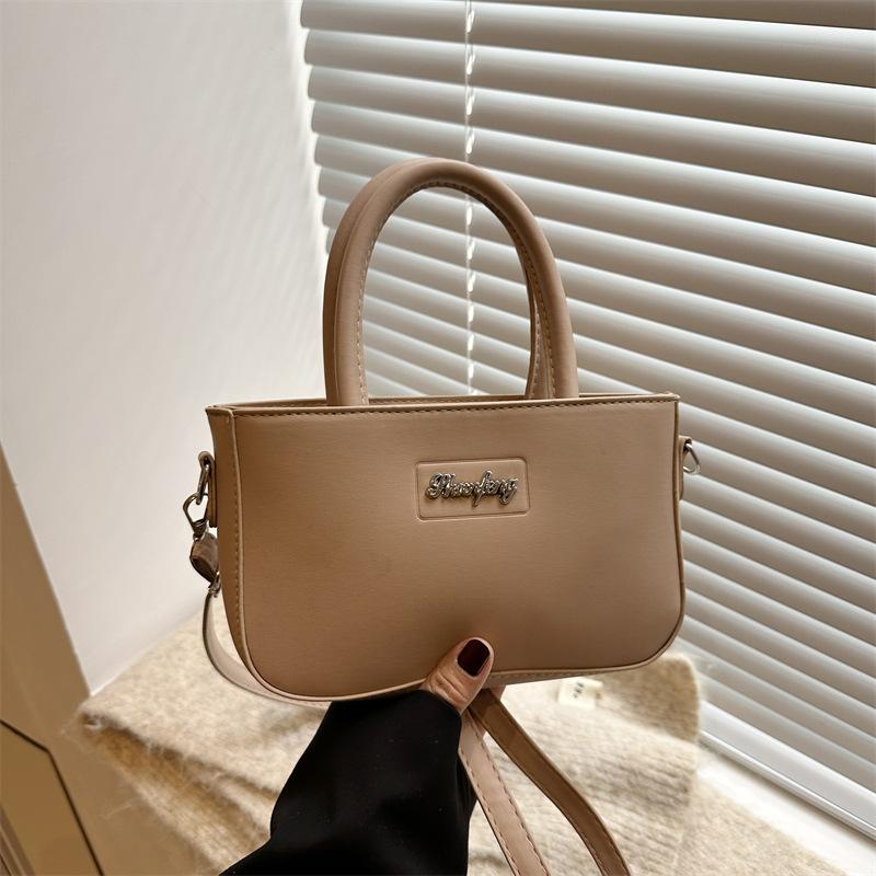 High-value handbag 2025 winter new niche design versatile ins shoulder messenger bag women