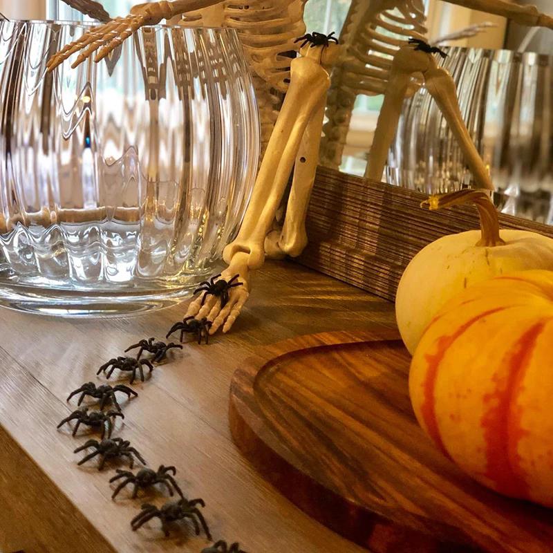 50/100pcs Halloween Black Spiders Small Luminous Plastic Spider Halloween Party Home Decoration Tricky Prank Toy Haunted House