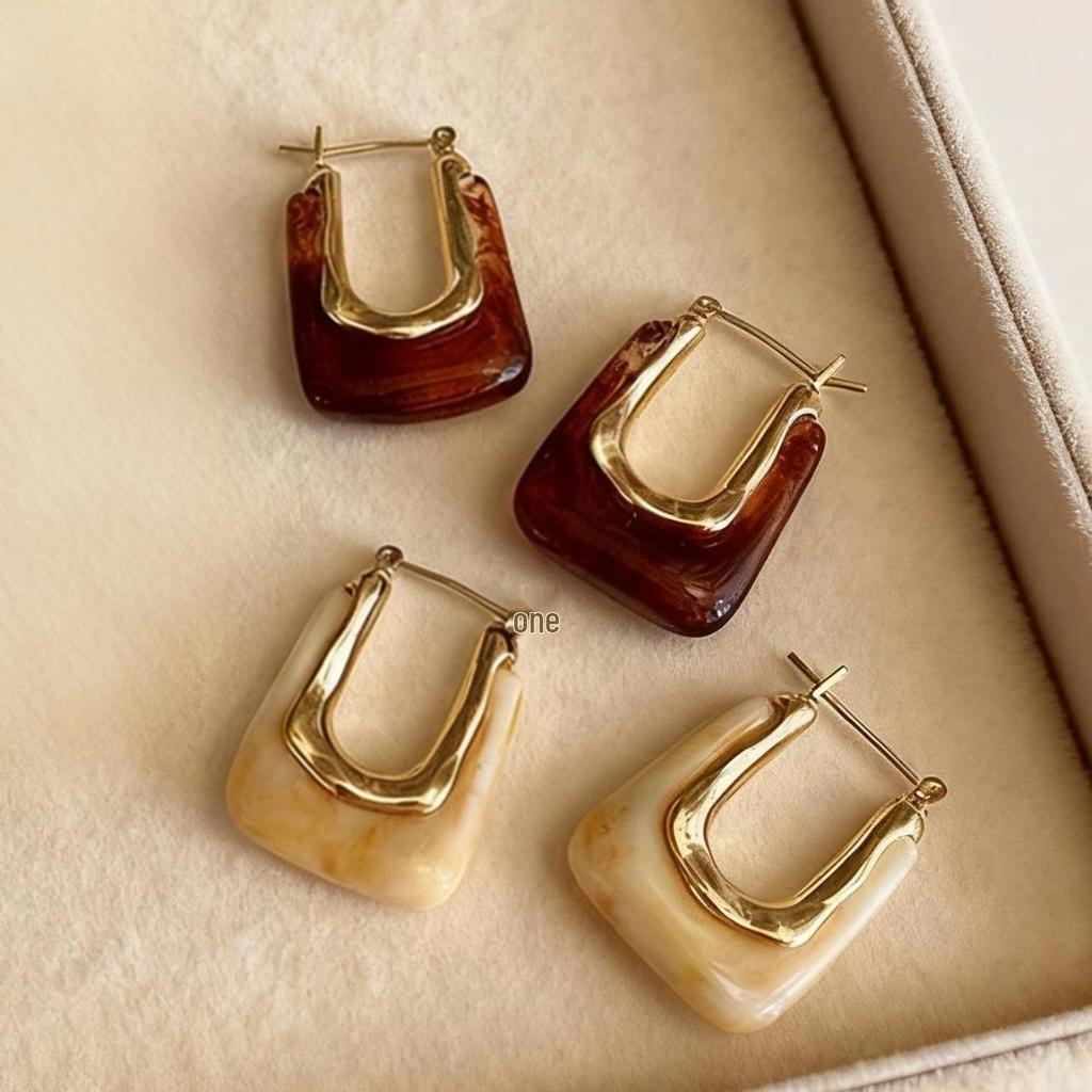 Miki French Retro Geometric Metal Stud Earrings: Versatile Cold Style Fashion Accessories