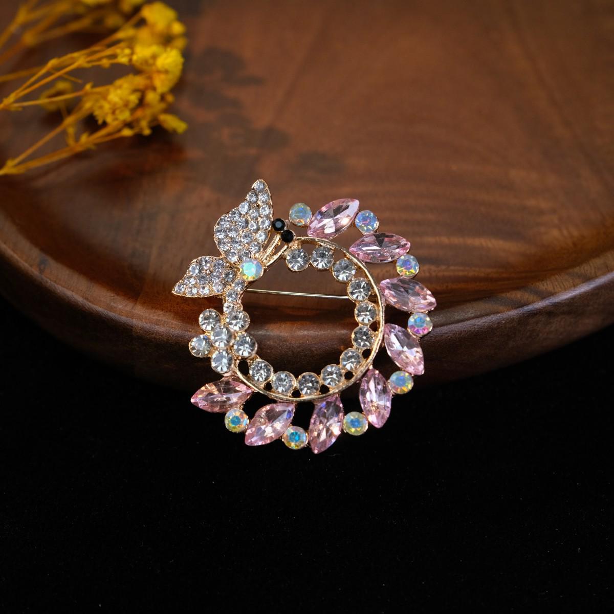 

Елегантна брошка зі стразами: Високоякісна японська та корейська мода кришталева шпилька для шарфа для жінок