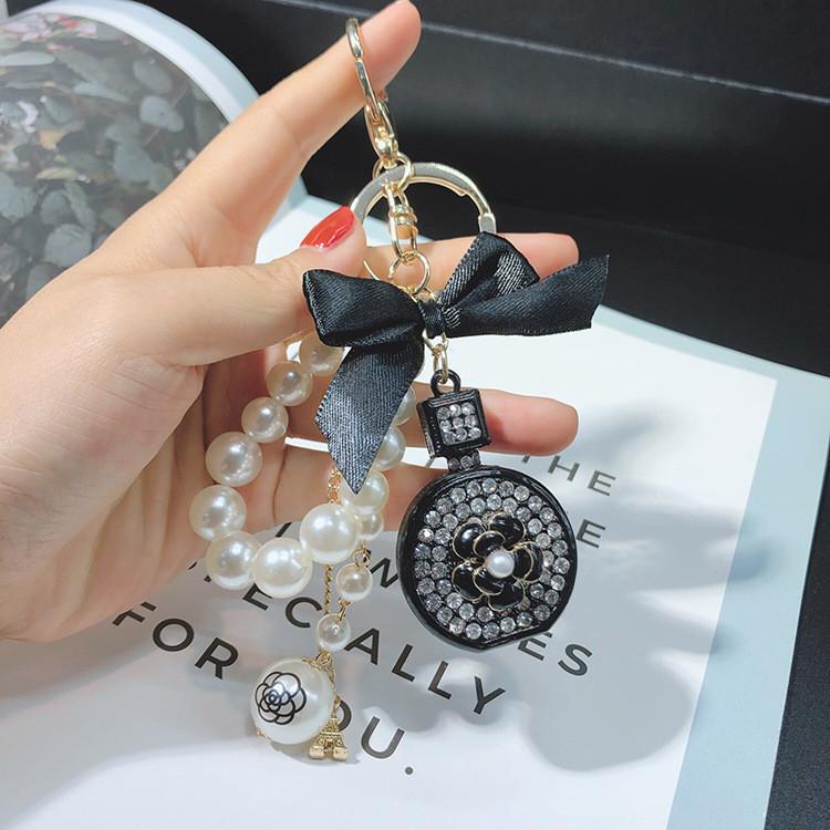 

Bottle Perfume Stylish Shaped Keychain With Diamond Embellishment Pendant Metal чорний