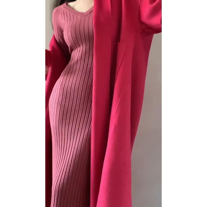 V-neck long-sleeved knitted dress for women's autumn and winter long slim-fitting and thin V-neck bottoming hip-wrapped sweater long skirt with coat