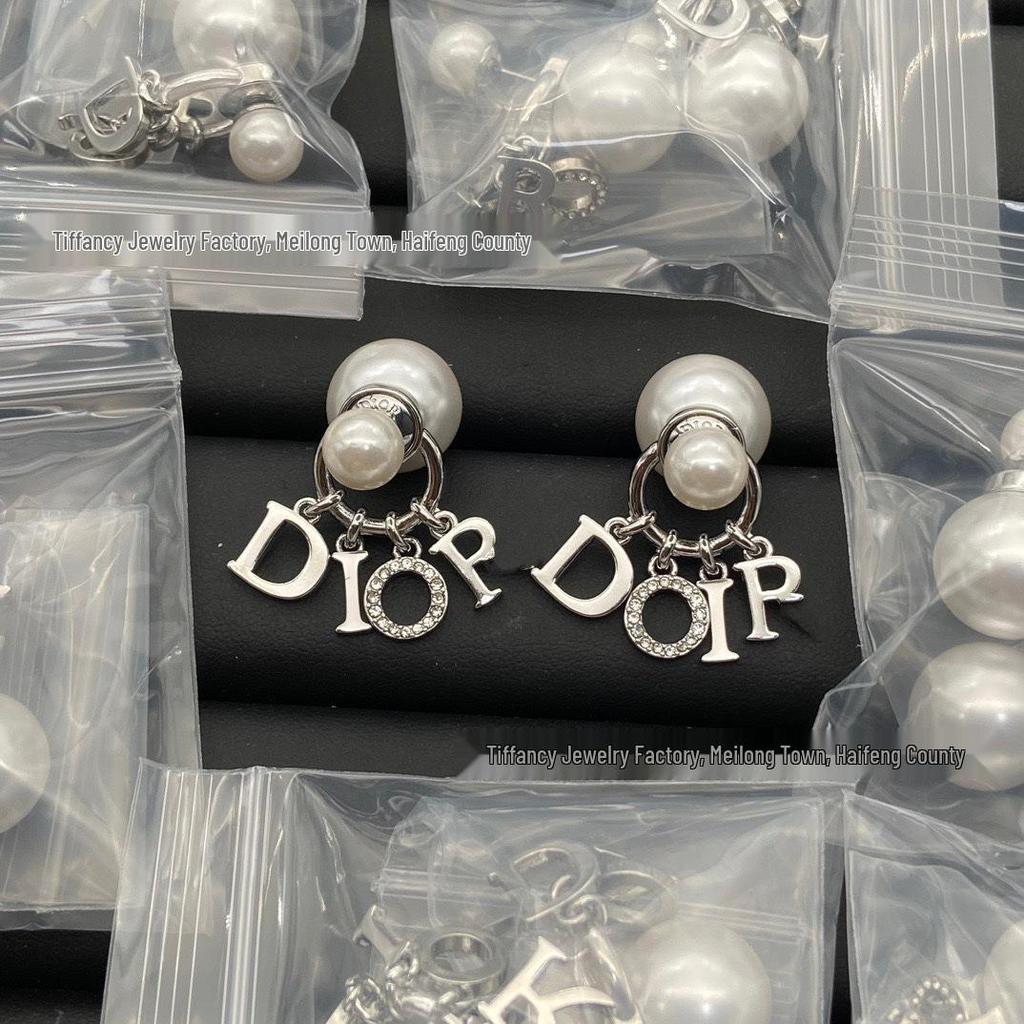 D Family Little Bee Pearl Stud Earrings: Creative Front/Back Hanging Design