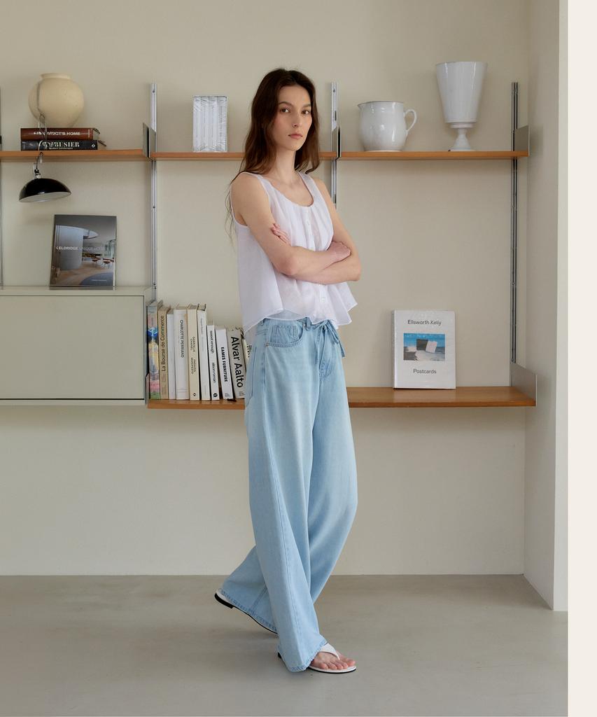 The Ello Strap Point Denim Pants (Light Blue)