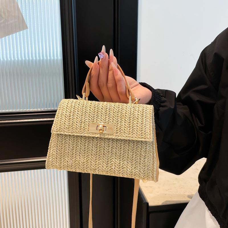 

Цепочка простая и модная корейская версия ins маленькая квадратная сумка женская для поездок на работу персонализированная модная плетеная летняя новая сумка-мессенджер хаки