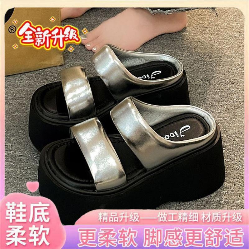 Platformové pantofle dámské letní nošení móda 2025 nové sandály zvyšující výšku ležérní všestranné muffin jednoslovné plážové boty