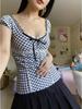 Słodka Stylowa Koszulka w Kratkę z Kwadratowym Dekoltem i Koronkową Kokardką – Dopasowana, Krótki Rękaw, Czarno-Biała – Styl Hot Girl na Wiosnę/Lato