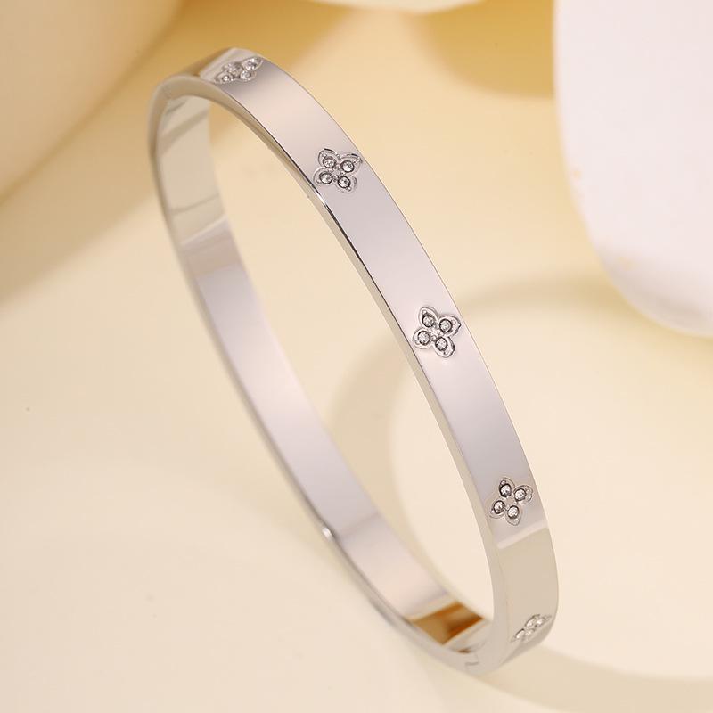 Женский роскошный браслет из титановой стали с инкрустацией бриллиантами в виде четырехлистника