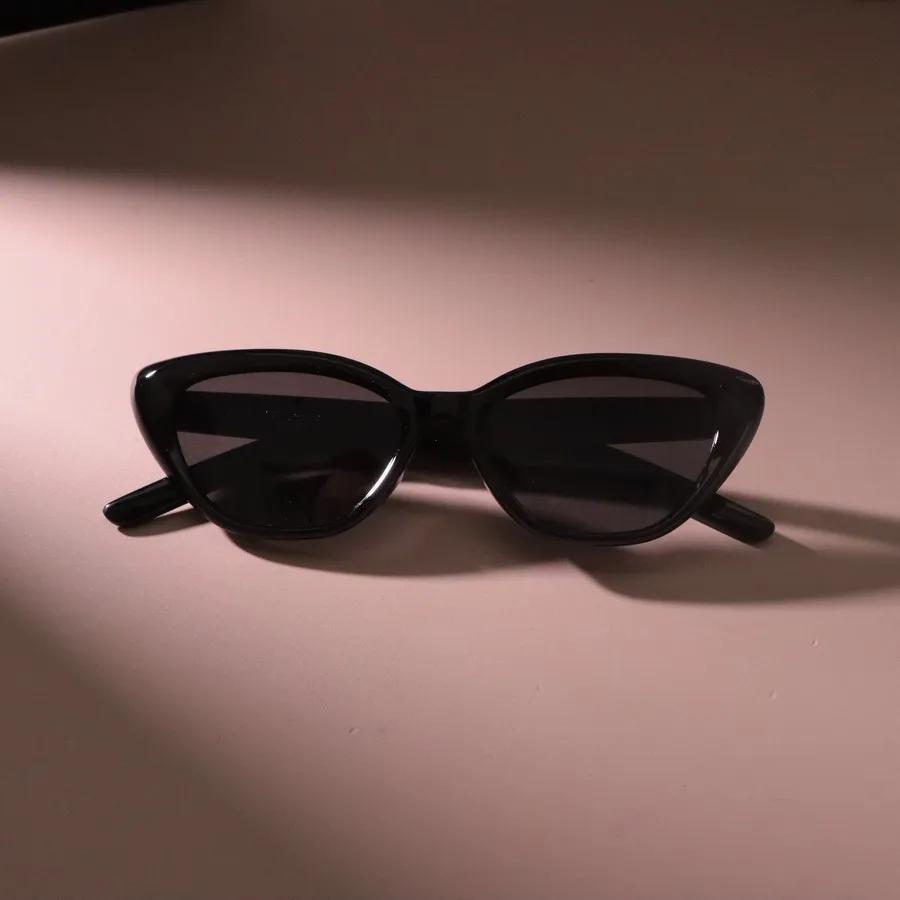 Casual Black Frame Cat Eye Sunglasses Women Men Sun Glasses Female Mirror Colors Designer Brand Fashion Luxurious Eyewear