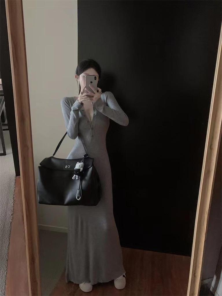 French V-Neck Slim-Fit Knitted Long-Sleeve Dress for Women - Early Autumn 2024 Waist-Cinching Hip-Hugging Style