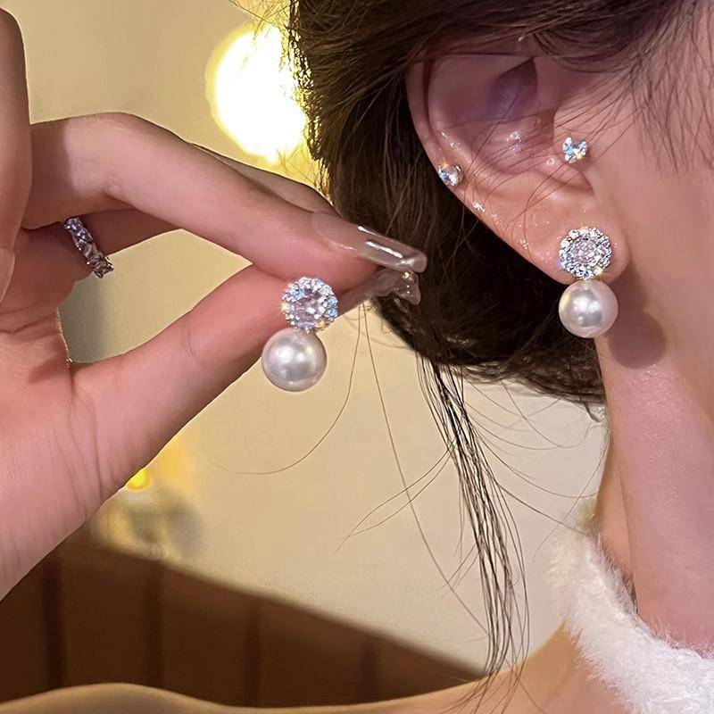 Silver needle flash zircon earrings, women's exquisite temperament stud earrings, spring and summer earrings.