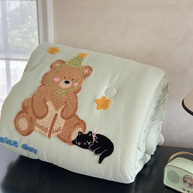 mling Cartoon Embroidered All-Season Quilt