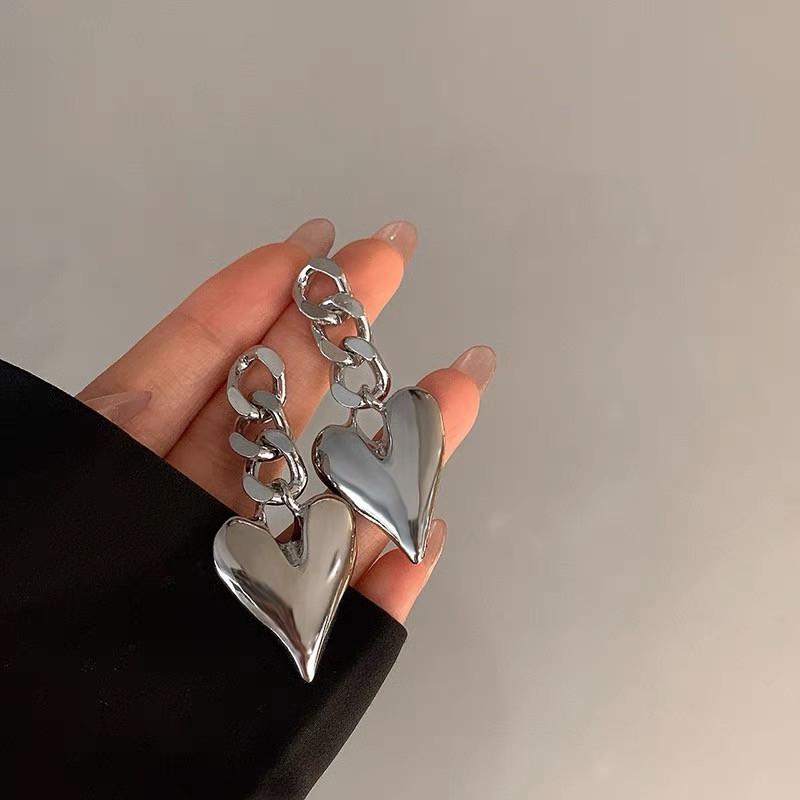 Trendy Heart Shaped Earrings For Women Alloy Plated Modern Fashion Chain Design