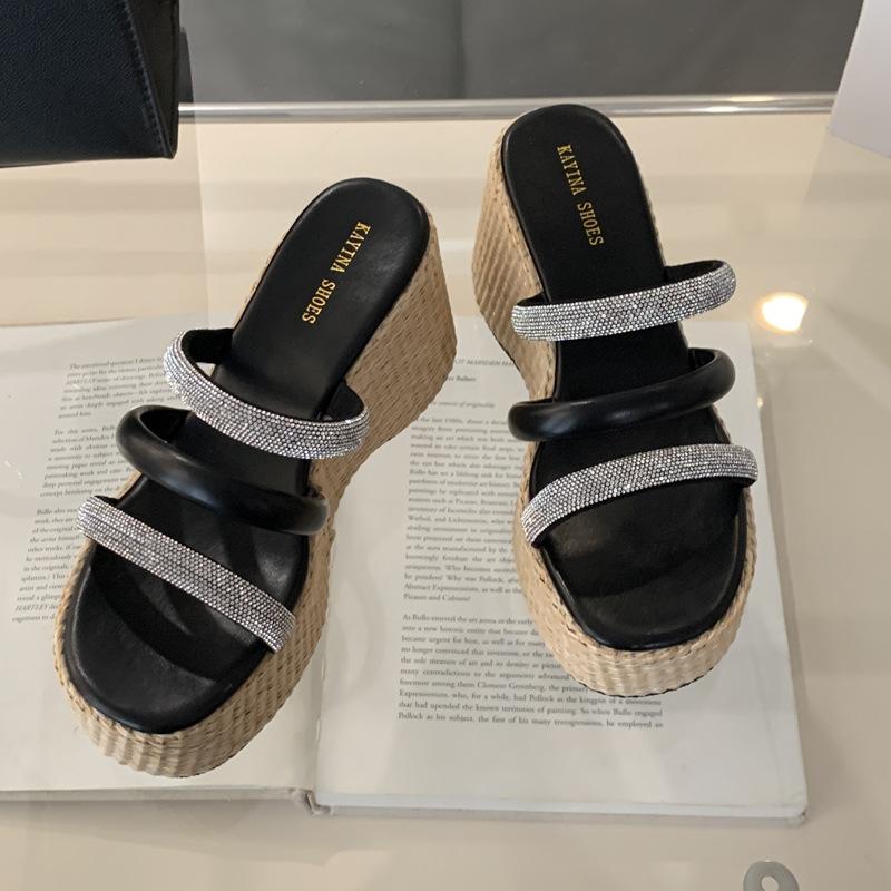 Slippers wear high-end thick heel one-word drag 2025 spring new fashion versatile muffin wear sandals