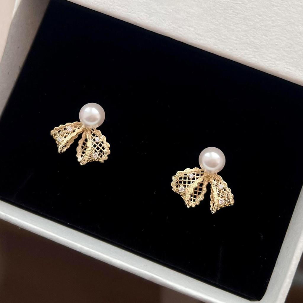 Light luxury and elegant lace ribbon hollow out bowknot pearl earrings for women unique high-end earings stud jewelry gifts