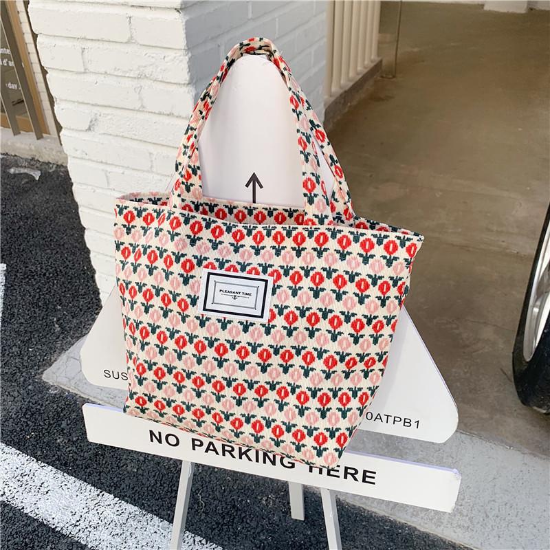 

Retro Floral Polyester Lunch Tote With Soft Open Top And Internal Pockets Red Flower