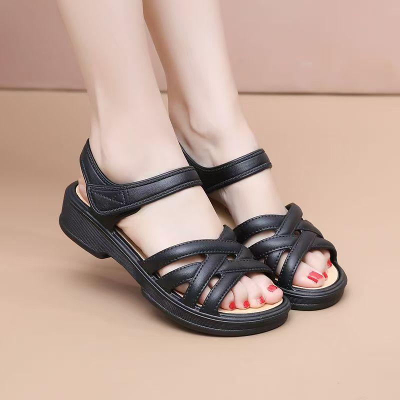 Women's Summer New Low Heel Hollow Peep Toe Sandals Soft Sole Non Slip Outdoor Beach Sandals Middle-Aged And Elderly Sandals