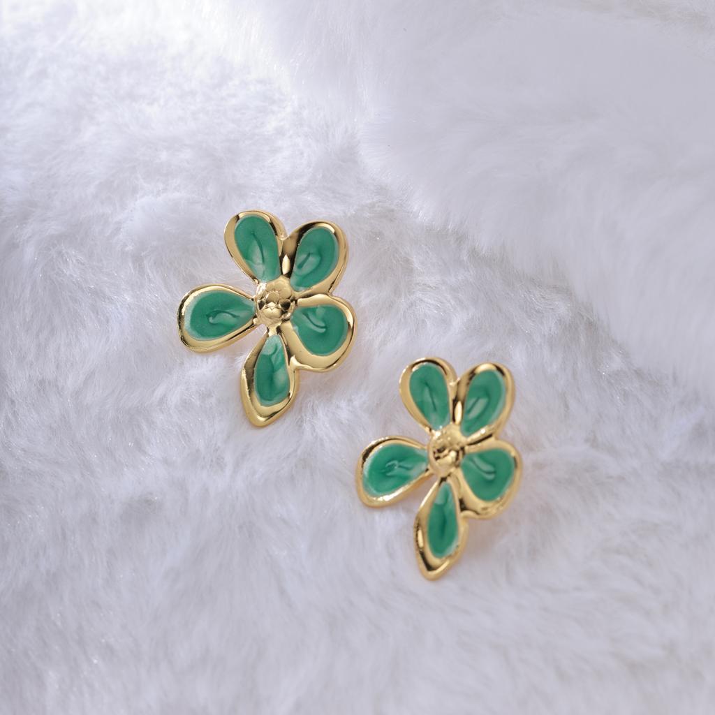 Green Enamel Flower Stud Earrings for Women Gold Plated Five Petal Floral Earrings Vintage Elegant Jewelry for Daily Gift Giving