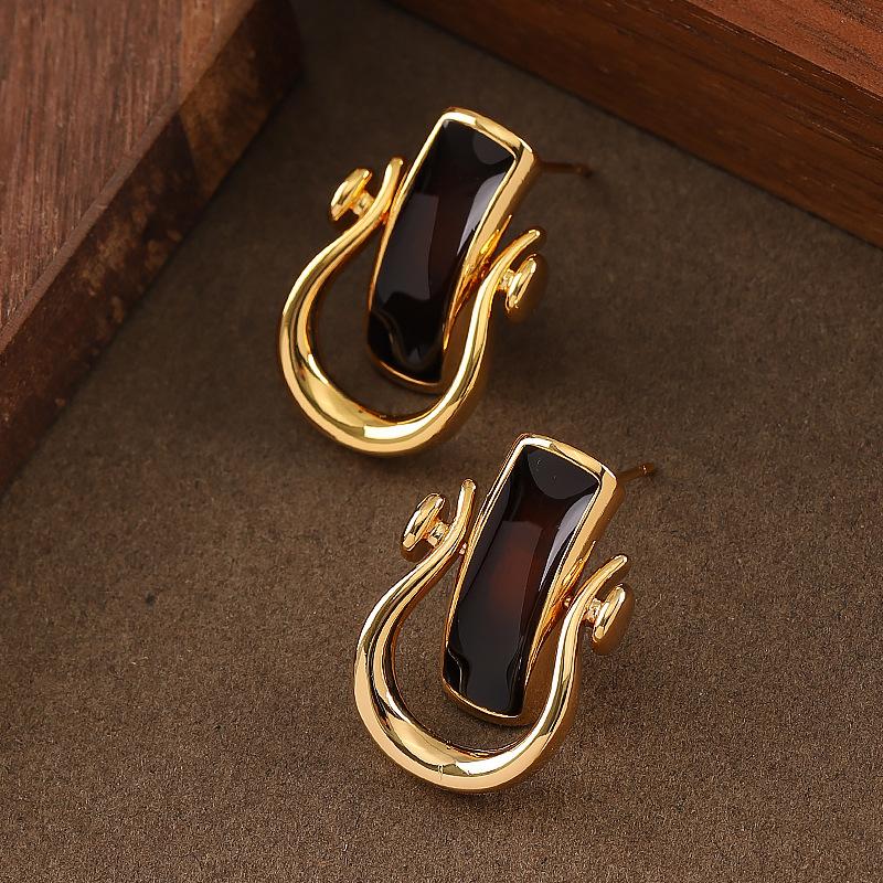 French retro personality medium ancient style dripping oil enamel glaze horseshoe buckle earrings light luxury high-end earrings literary and retro 18k real gold plating