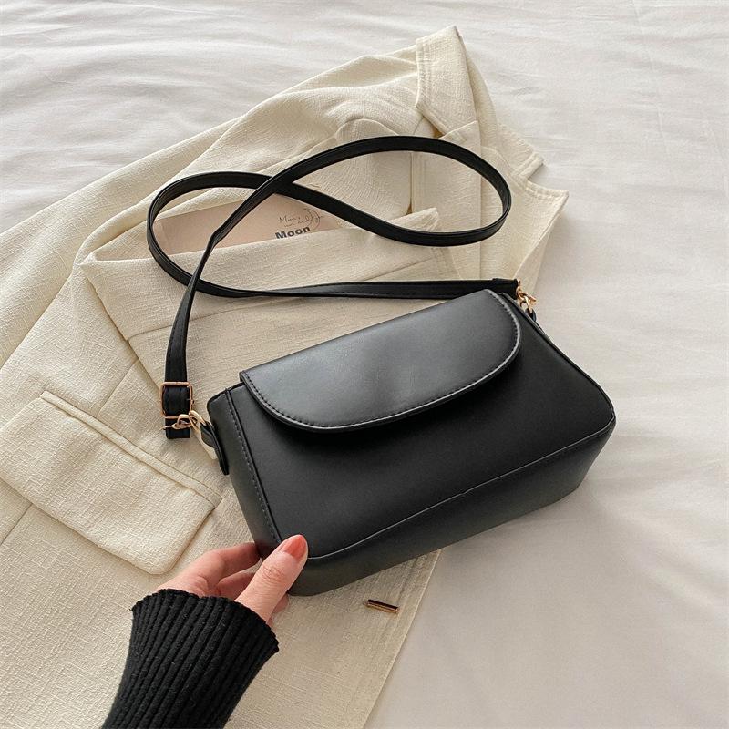 Trend fashion Korean version 2025 new versatile bag women's personality messenger shoulder women's bag casual simple small square bag
