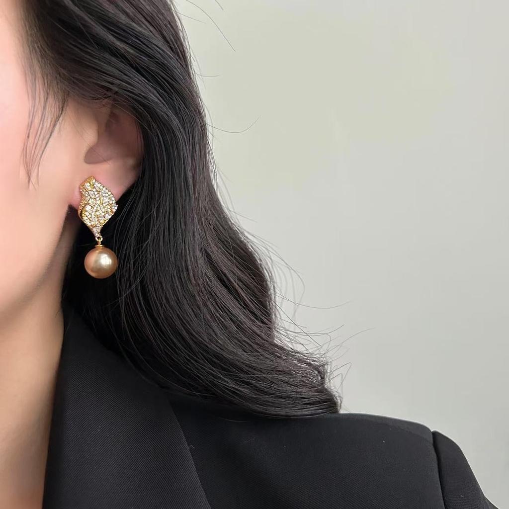 Flower Pearl Inlaid Zircon Stud Earrings Gorgeous Court Niche Fashion Light Luxury High Sense Exquisite Shiny Earrings