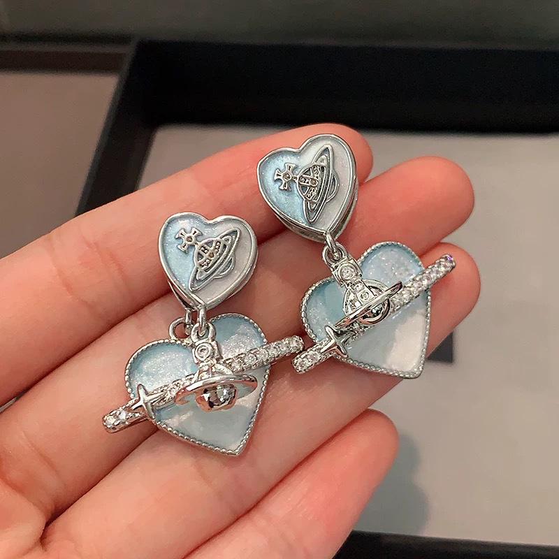 Cercei Stud Inimă Saturn cu Argintiu și Pietre Diamant: Bijuterii Exquisite, Versatile și Luxoase pentru Femei.