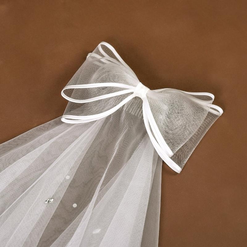 Romantische zweistufige Brautschleier mit Strass-Verzierungen und Haarkamm für die Hochzeitszeremonie, Brautfotografie, Kopfschmuck
