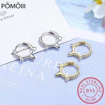Brincos de Argola Pequenos Abertos Punk Cool de Prata de Lei 925 100% com Rebite Leve e Espigão de Zircônia Cúbica para Mulheres Joias