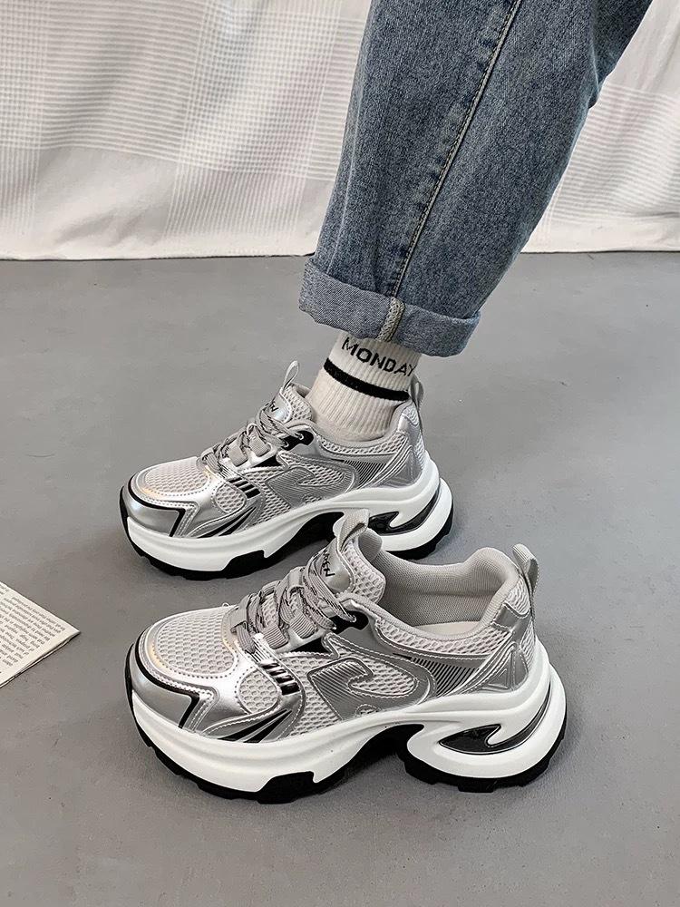 Chaussures de papa populaires femmes 2025 été nouvelles polyvalentes à semelle épaisse petite taille homme augmentation de la taille maille respirante chaussures de sport décontractées