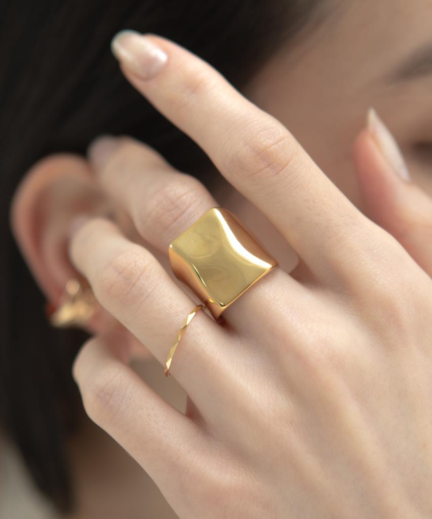 Novice Tokyo Rectangle Volume Ring / Gold