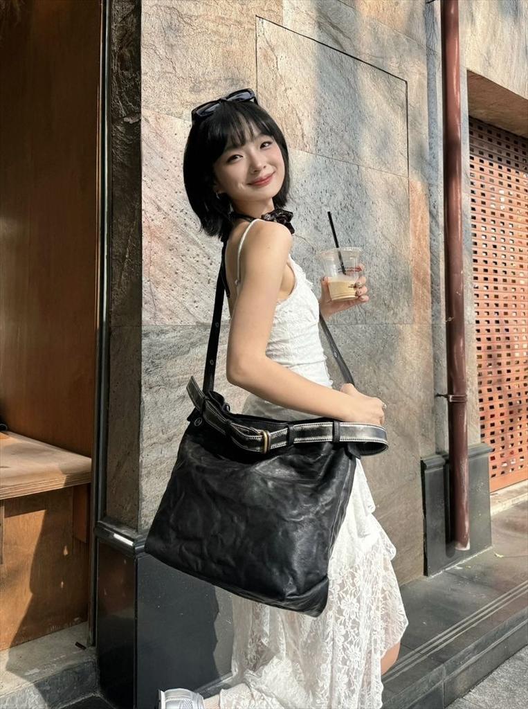 French lace v-neck suspender dress women's summer vacation irregular skirt white beautiful waist mid-length dress