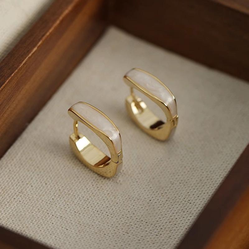

Enamel Stud Earrings with A Luxurious and High-end Feel, Featuring A Unique and Exclusive Design.