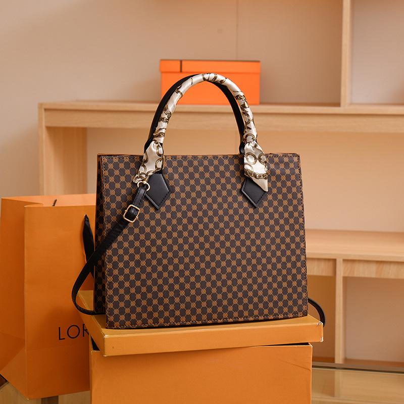 

Шелковый шарф в стиле ретро, текстура, иностранный стиль, повседневная, простая, клетчатая, модная, через плечо, портативная, маленькая, квадратная сумка чёрный