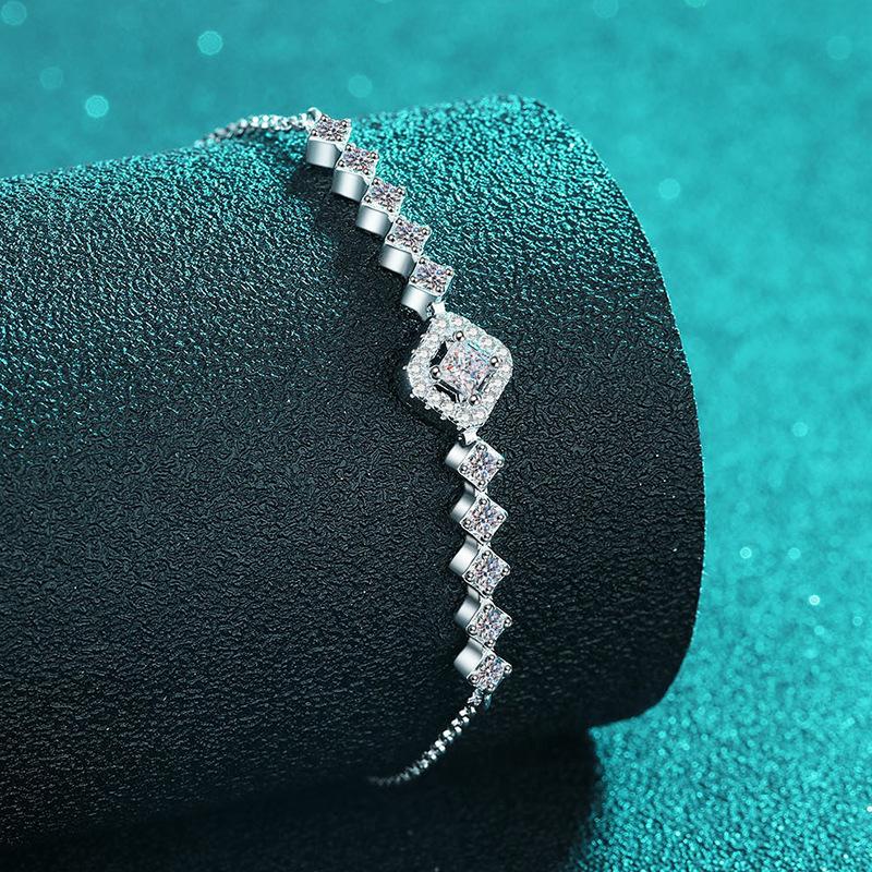 S925 Sterling Silver Moissanite Bracelet Three-dimensional Square Bracelet Push-pull Adjustable Chain Fresh and Simple Style