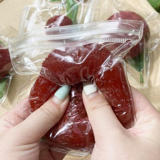 Realistisches Wachsbeeren Slow-Rising Quetschspielzeug Weiches TPR Fidget zur Stressbewältigung Niedliches Früchte-förmiges Dekompressions-Gadget für Kinder Erwachsene