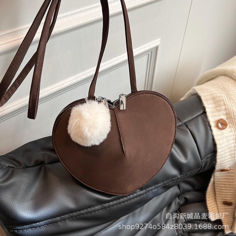 

Popular retro small bag women s 2025 new trendy French niche fashion single shoulder underarm bag peach heart small bag