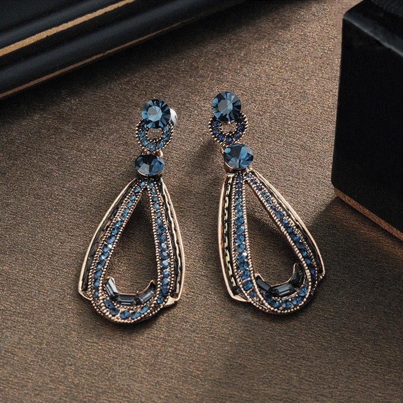 Fashion Court Retro Dropshaped Earrings For Women With Elegant And Wild Style