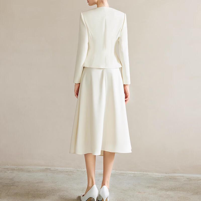 Жіночий блискучий професійний костюм та спідниця А-силуету