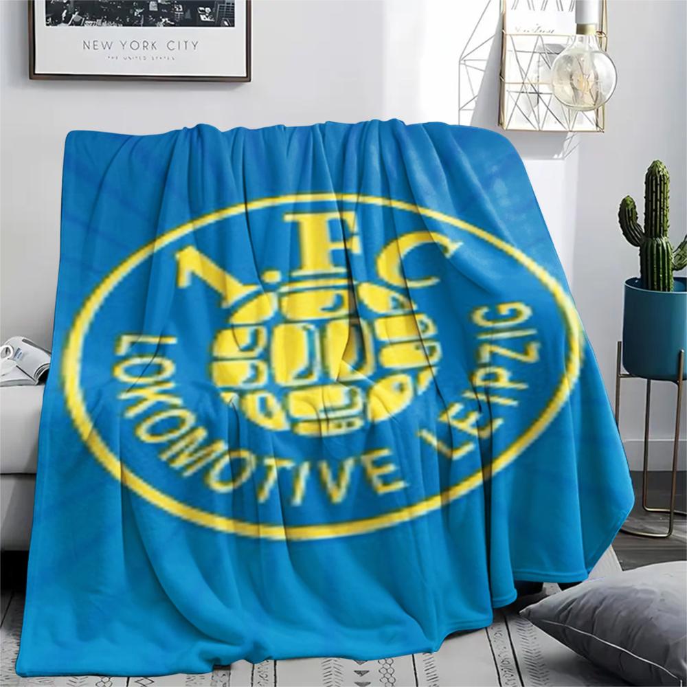 Koc flanelowy z nadrukiem Lokomotive Leipzig, Wysoka jakość, Wygodny na wszystkie pory roku, Wystrój domu, Ciepło i komfort, Idealny na prezenty świąteczne71