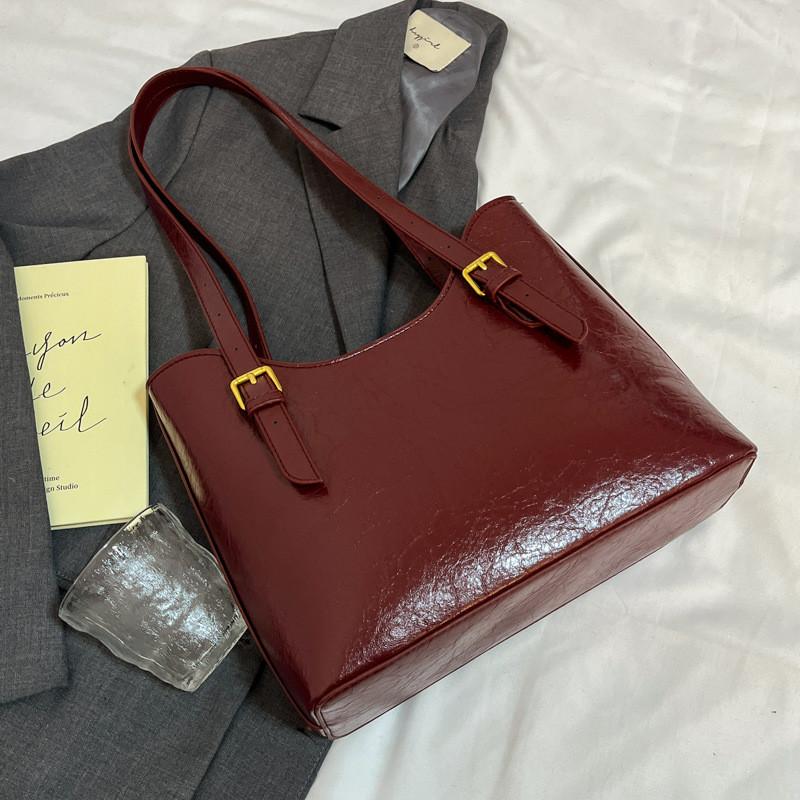 Elegante, ruime totebag voor dames, wintercollectie, stijlvolle schoudertas