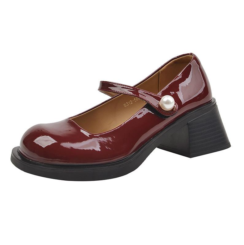 Dámské mělké kožené boty se sponou na silném podpatku