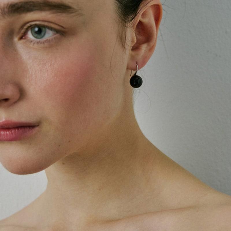 Etrive Onyx Hook Earrings