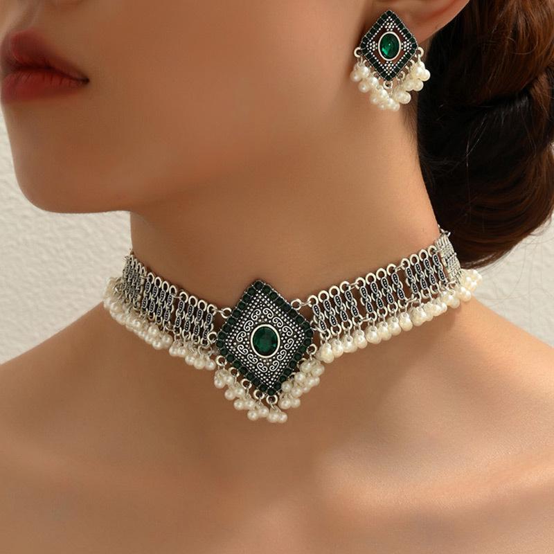 Fashionable Retro Diamond-Studded Rhombus Jewelry Set: Exaggerated Drop Necklace & Earrings