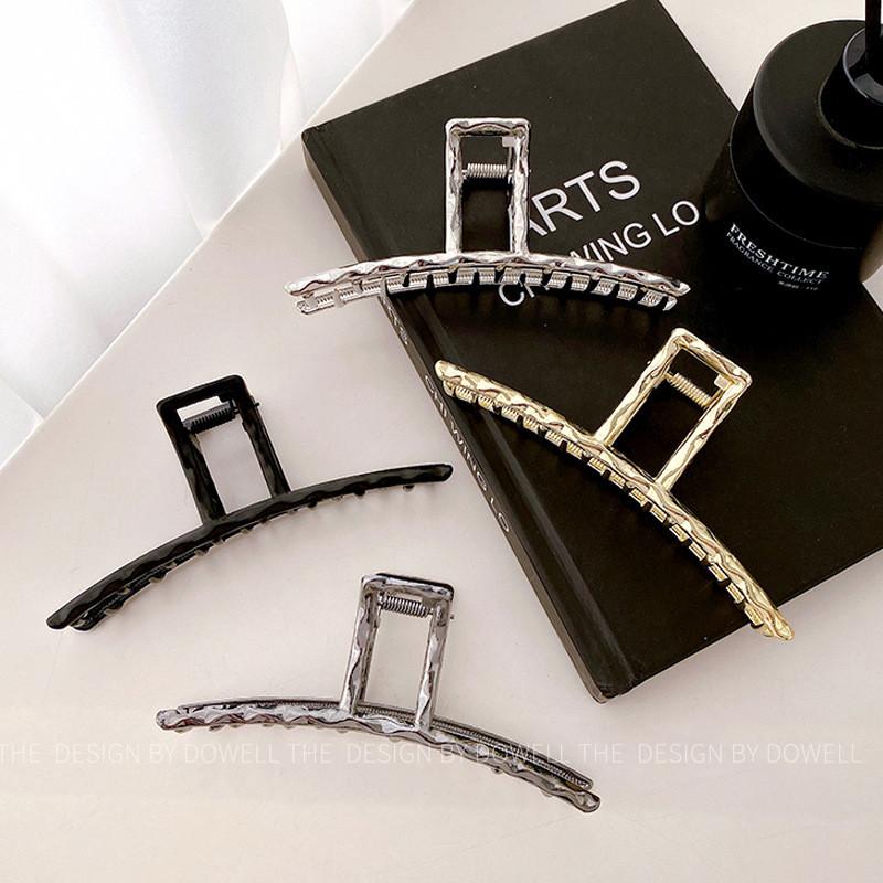 Chic Geometric Design Extra Large Alloy Hair Claw Clip For Women Perfect For Stylish Updos