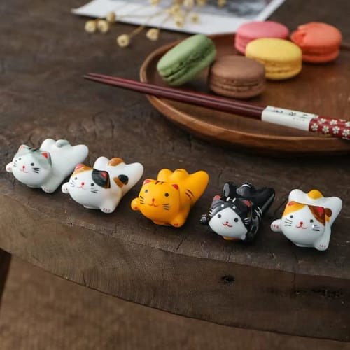 AEOLK Cute Decorative Cat Chopstick Rests, Ceramic Chopstick Rests, 5-Pack, Suitable for Family, Study, Dining Table, and Izakaya.