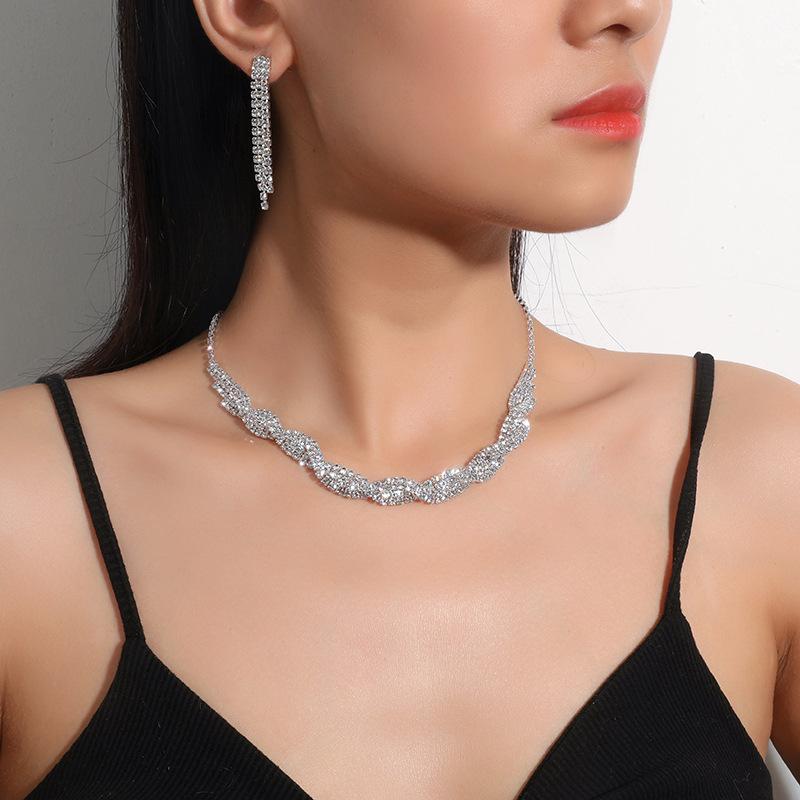 Claw Chain Necklace Earrings Set Two-piece Set Woven Neck Chain Collarbone Chain Dinner Accessories Women
