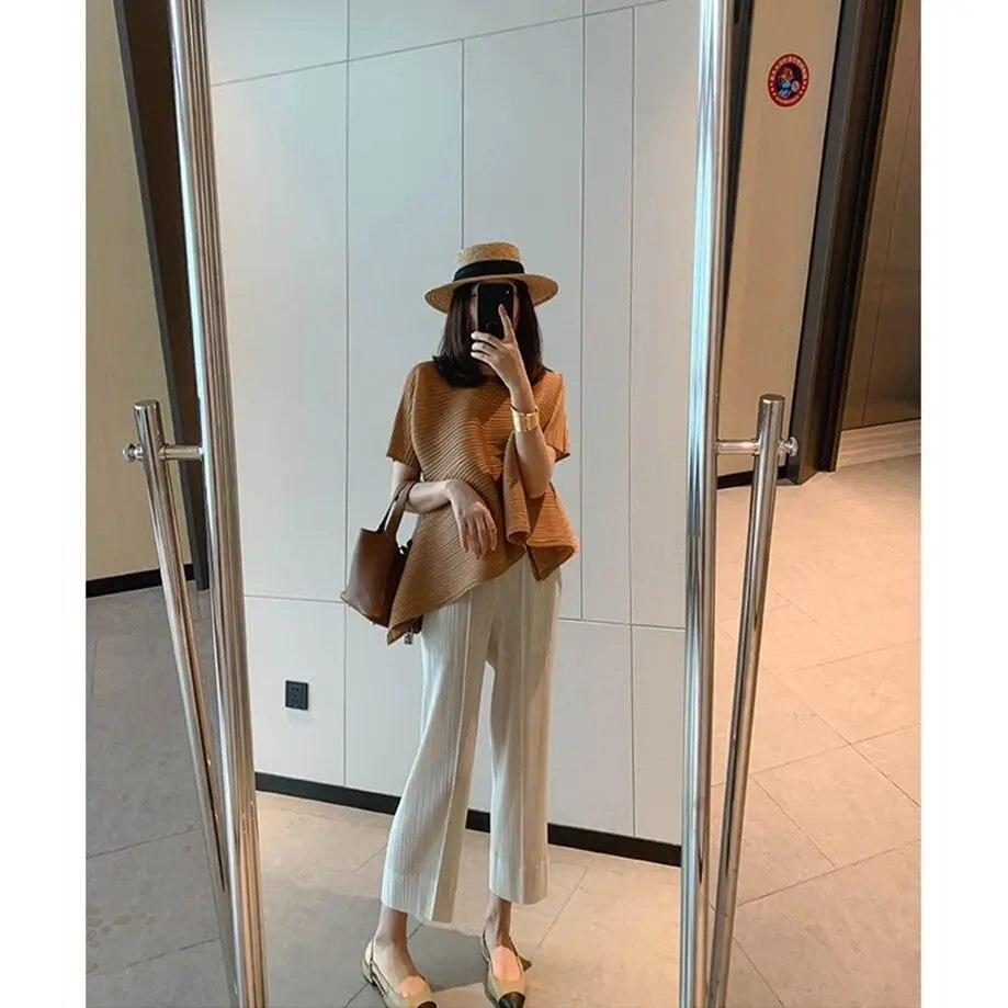 Plissiertes Oberteil irreguläres kurzärmeliges Oberteil Sommer locker und Nische schlankmachendes T-Shirt Damenhemd